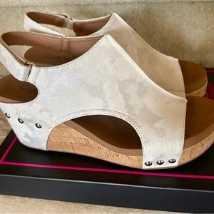 Corkys White Metallic Open-Toe Cork Wedge Sandals-WHOLE SIZE 7. Will fit a 7.5.